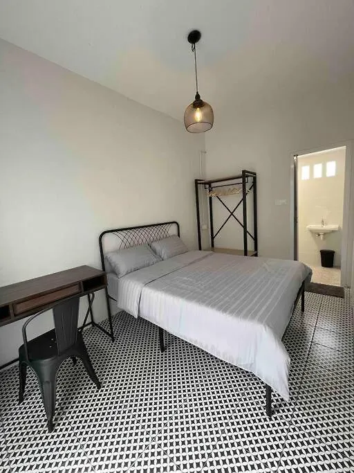 Modern Victorian Homestay Jelutong 0*,  Malaysia