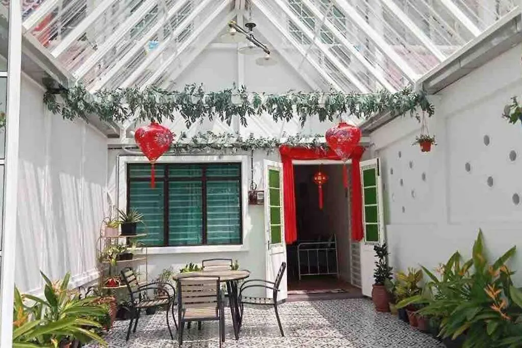Modern Victorian Homestay Jelutong 0*,  Malaysia