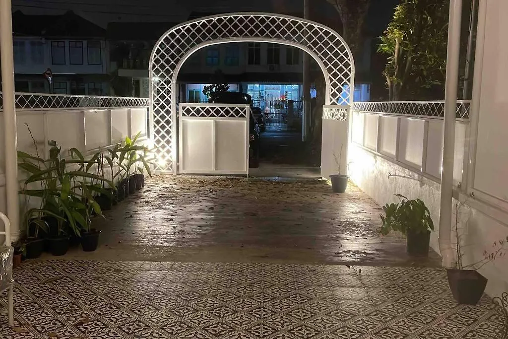 Modern Victorian Homestay Jelutong