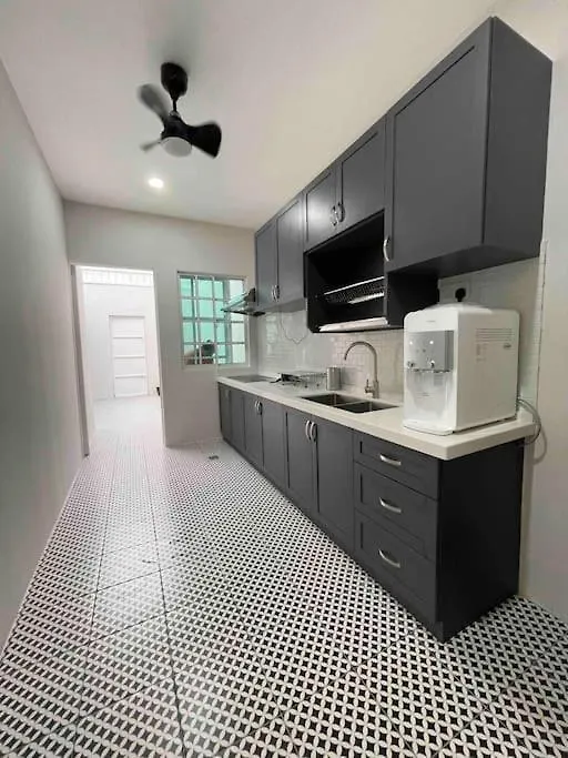Modern Victorian Homestay Jelutong Holiday home