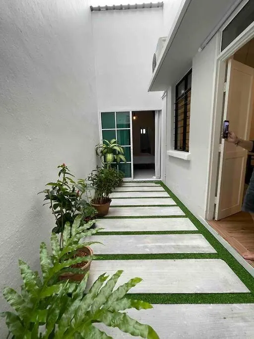 Modern Victorian Homestay Jelutong Holiday home
